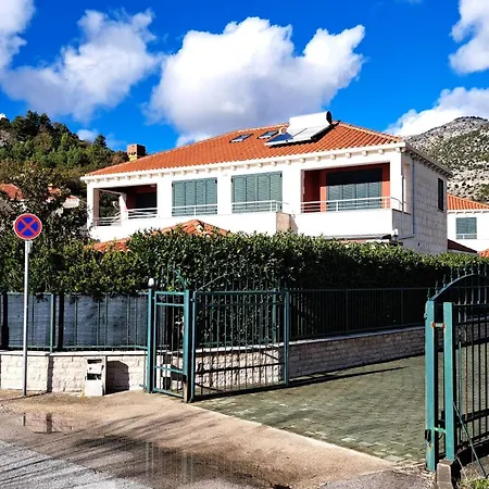 Elizabeth,slano Villa *