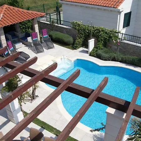 Elizabeth,slano Villa *